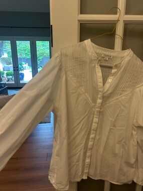 Tecovas White Button-Front Pintuck Blouse. Worn once.